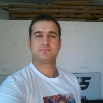 Rodrigo Marias da Silva foi atingido por vários disparos e morreu no local. (Foto: Reprodução / Facebook)