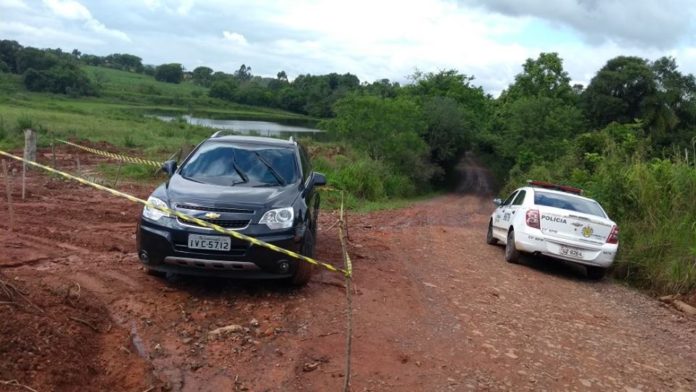 Carro da vítima foi encontrado abandonado na localidade de Linha Coronel Brito. (Foto: BM/Divulgação)